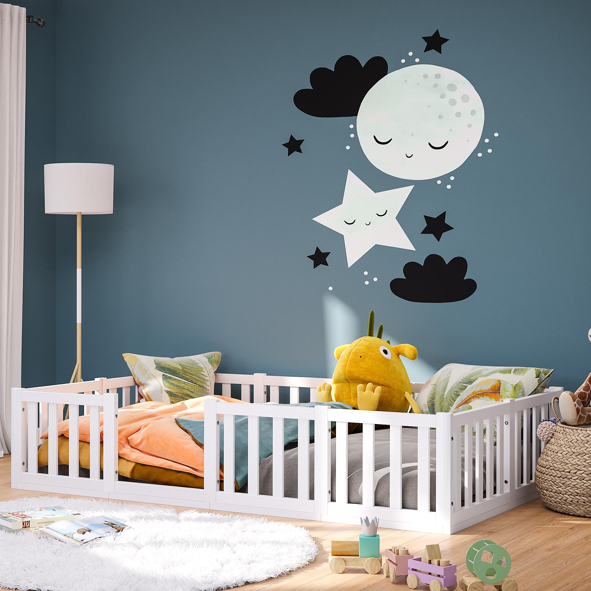 Bellabino Tapi Bett 90x200 cm, Kinderbett mit Rausfallschutz und Tür, inklusive Lattenrost, Montessori Bodenbett für Jungen und Mädchen aus Kiefer Massivholz, weiß lackiert, Bed